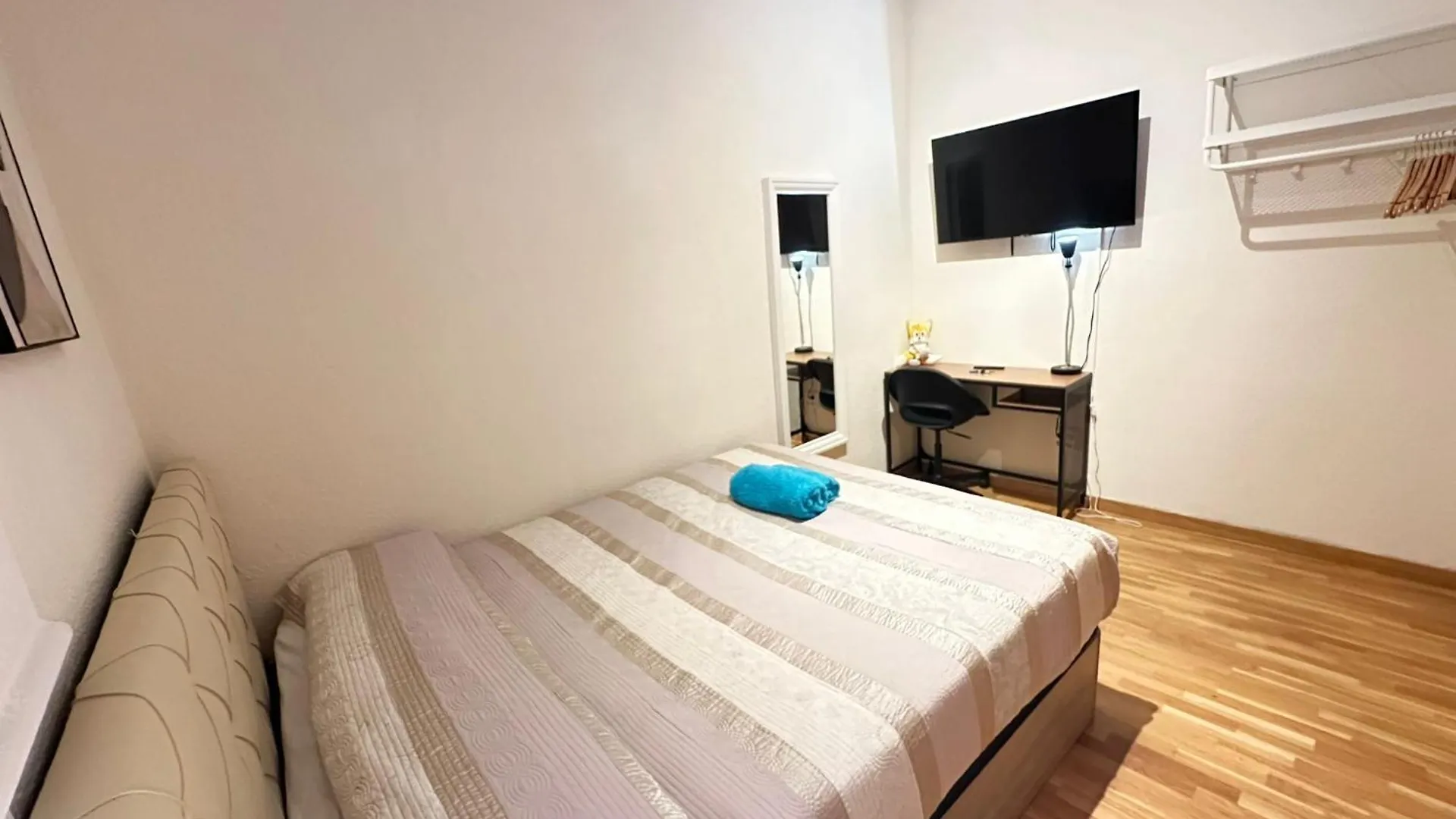 Rooms Argo Barcelona Bed & Breakfast