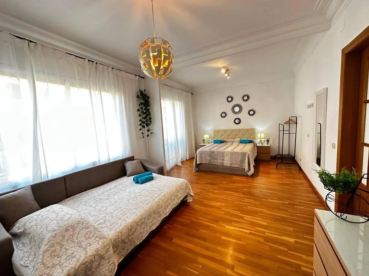 Bed & Breakfast Rooms Argo Barcelona Spain